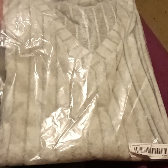 NEW Rib Knit Asymmetrical Button Hem Sweater - Picture 3 of 3